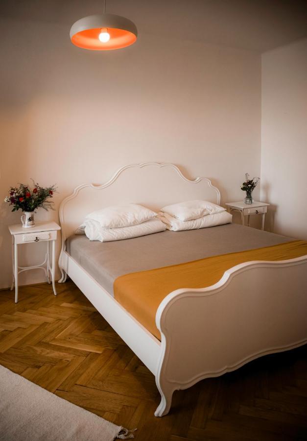 Kiki & Luky Family Apartment By Prague Castle Praga Exterior foto